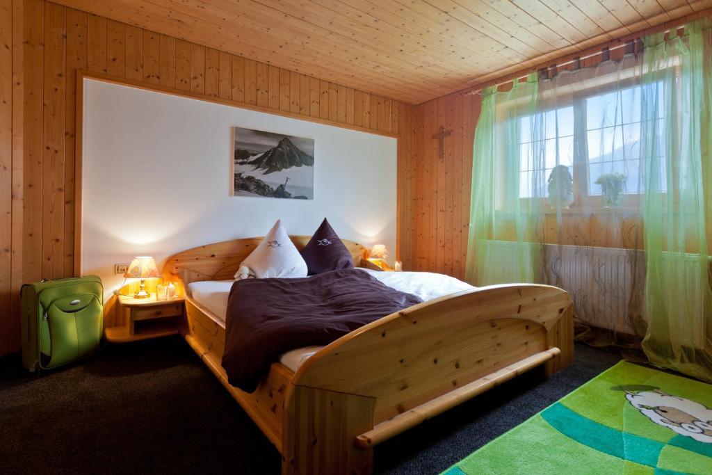 Hotel Gasthaus Schaefle Buerserberg Room photo